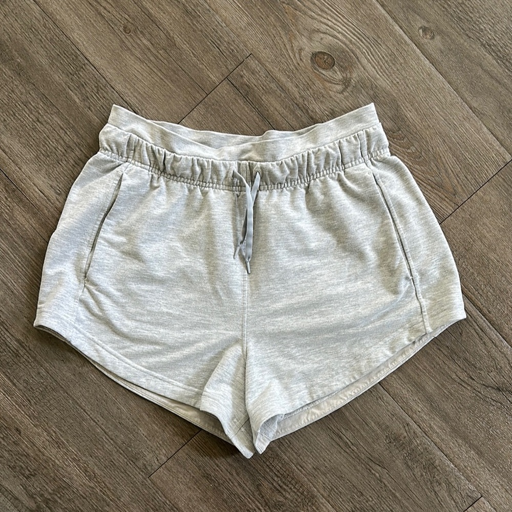Lululemon Athletica Gray Athletic Shorts Relaxed Fit